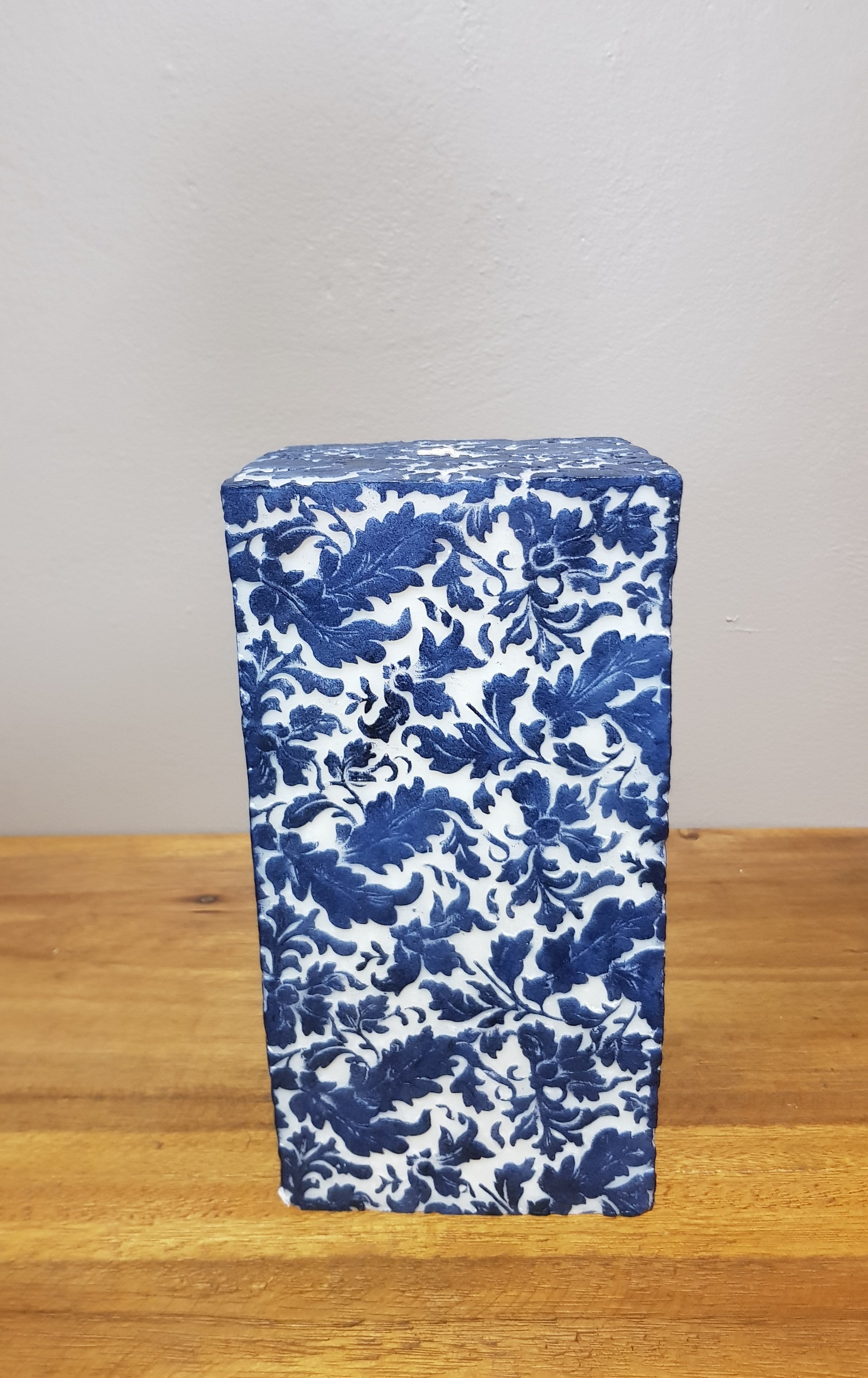 Damask 10" Sq Wh/TB Rosehip Patchouli