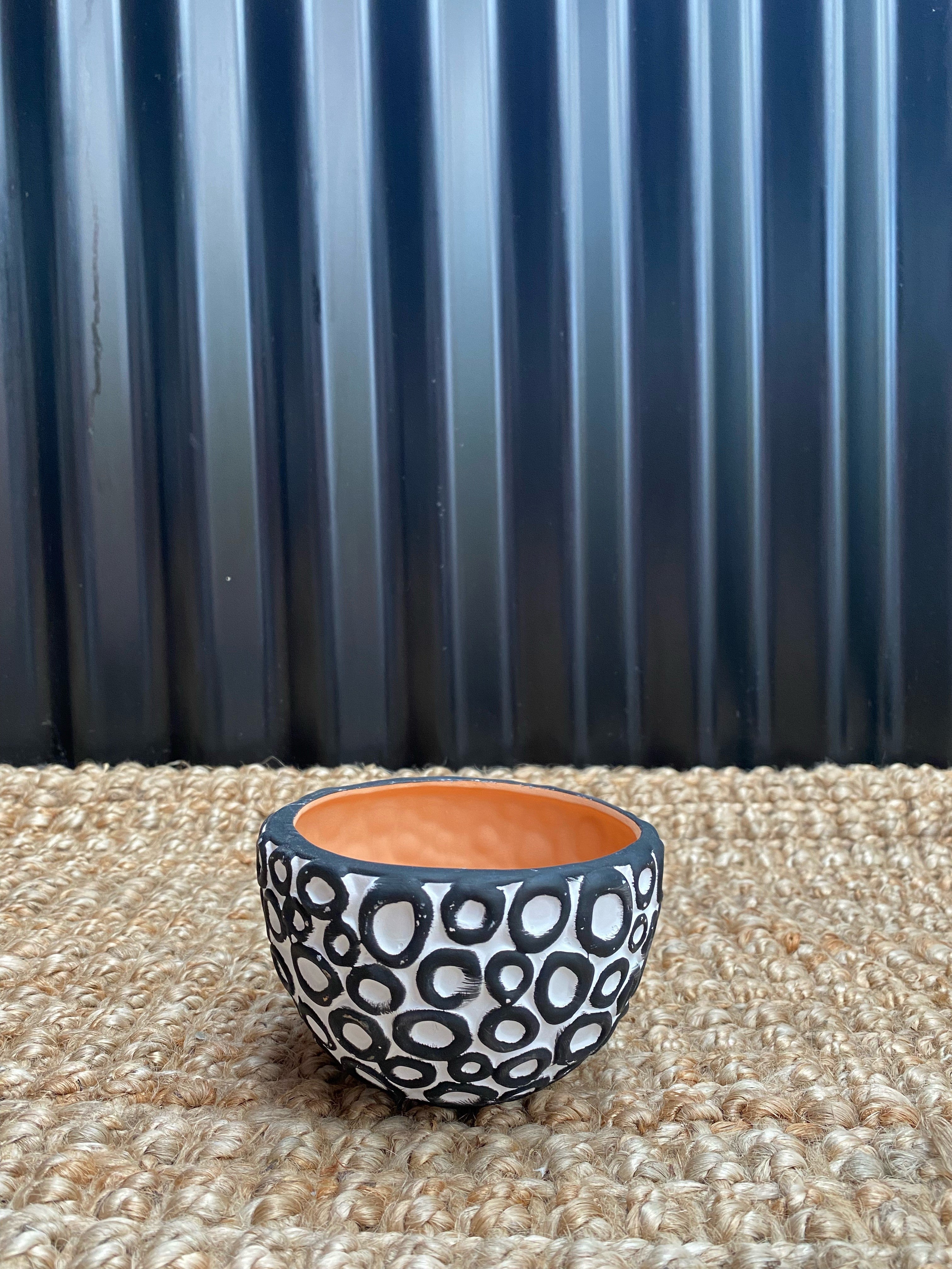 Planters Circles Black