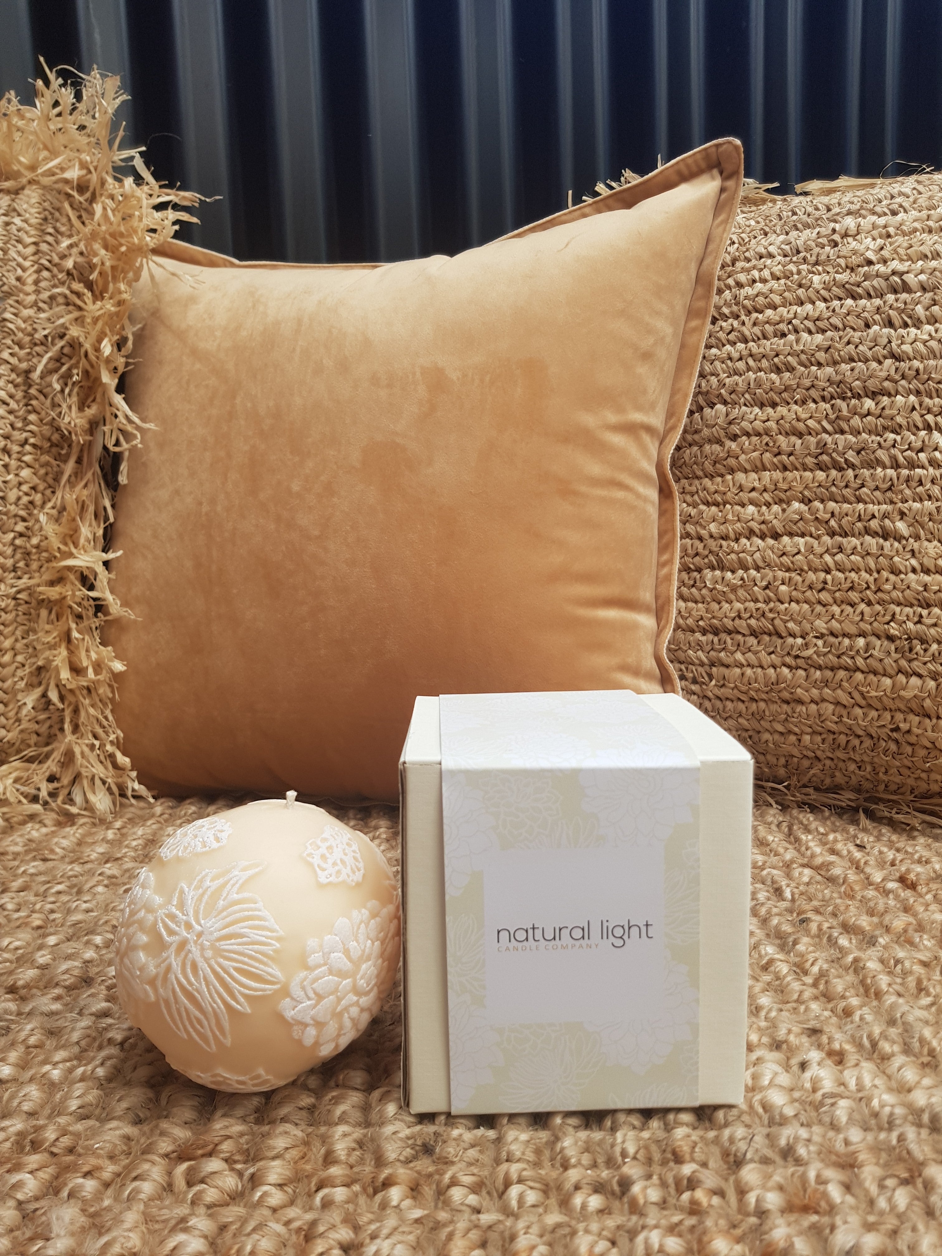 Japanese Chrysanthemum 4" Sphere Ivory/White