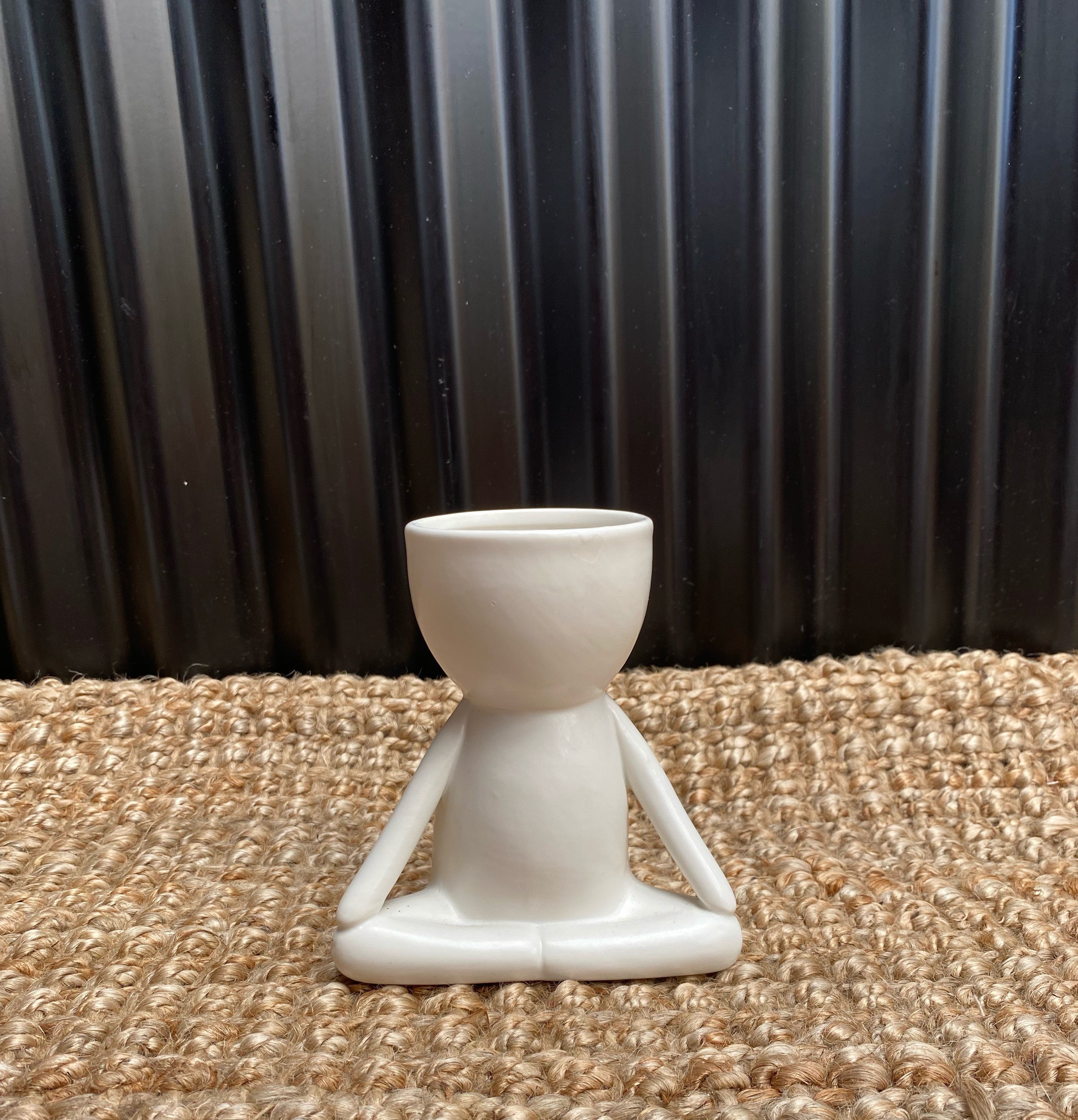 Easy Pose Plant Pot White